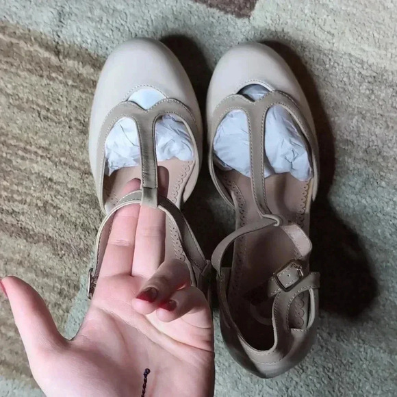 Journee Collection Olina Women's Mary Jane Heels - Picture 7 of 10